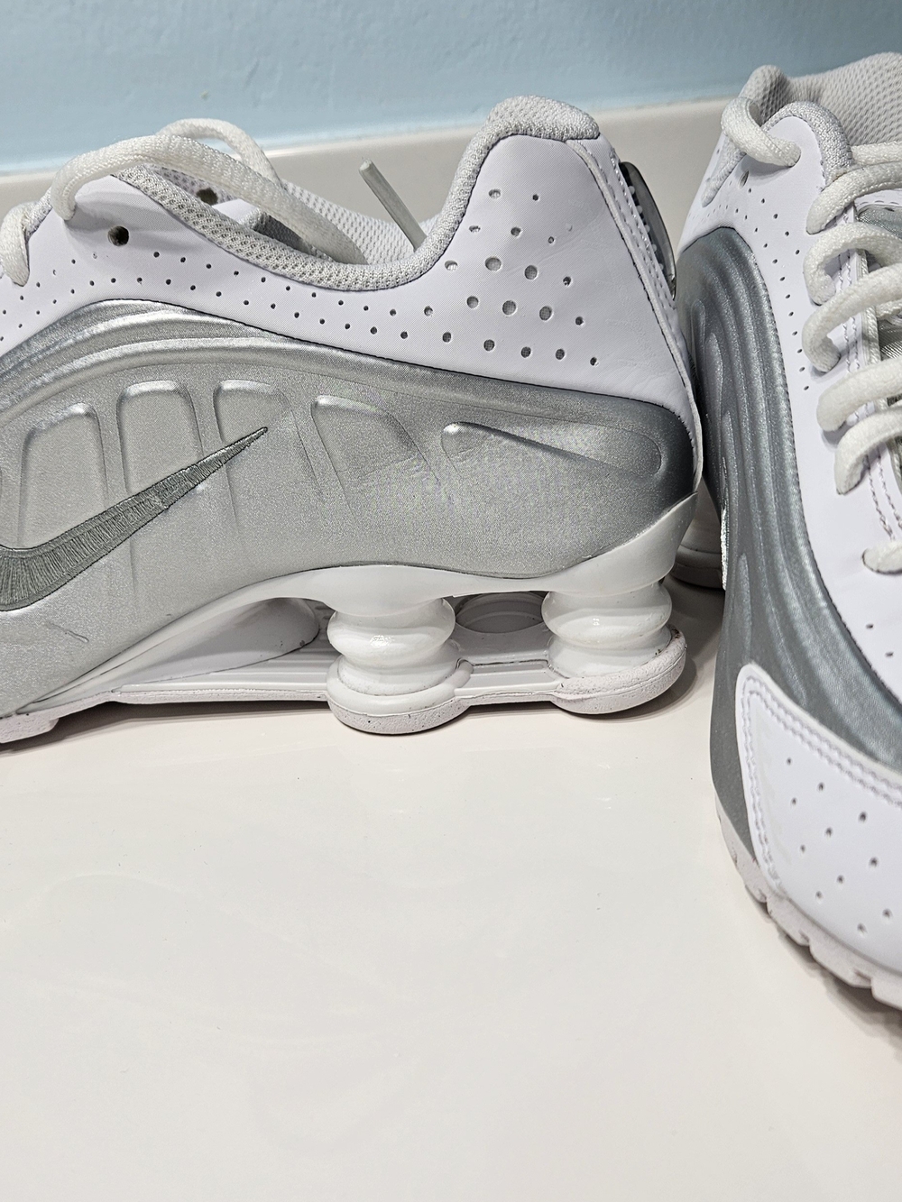 Nike Shox R4 Metallic Silver White Women’s Size 5.5
